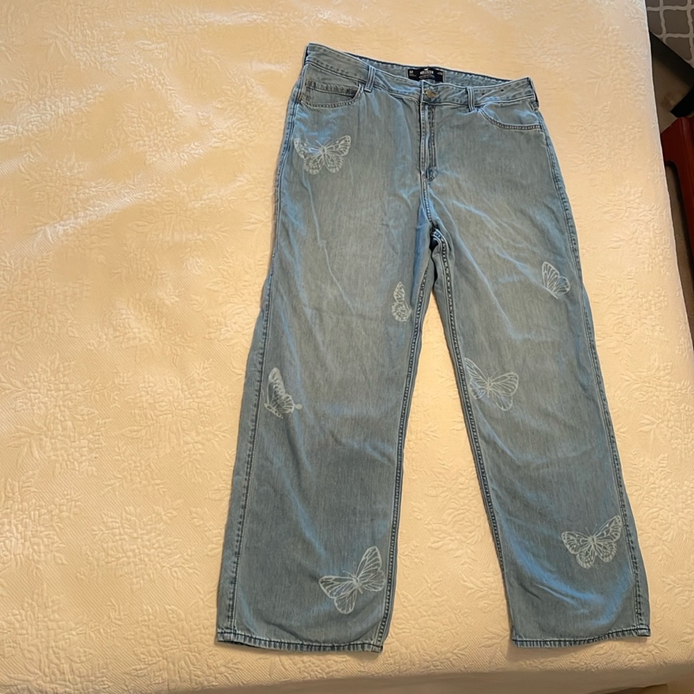 Junior’s Hollister jeans